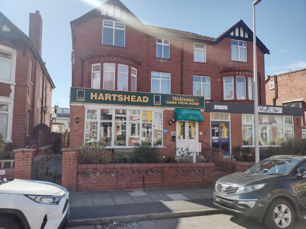 Lot: 32 - FORMER GUEST HOUSE WITH POTENTIAL - Former guest house